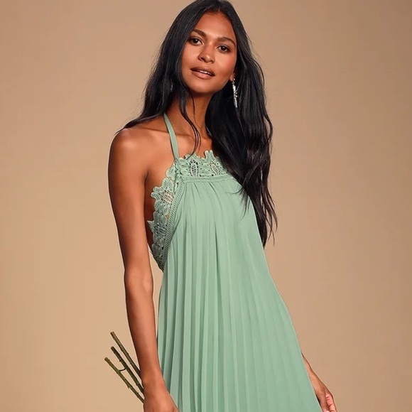 NEW LULUS size small Encinitas Sage Green Lace Pleated Halter Maxi Dress - Picture 10 of 10